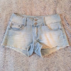 Refuge Light Wash Denim Shorts